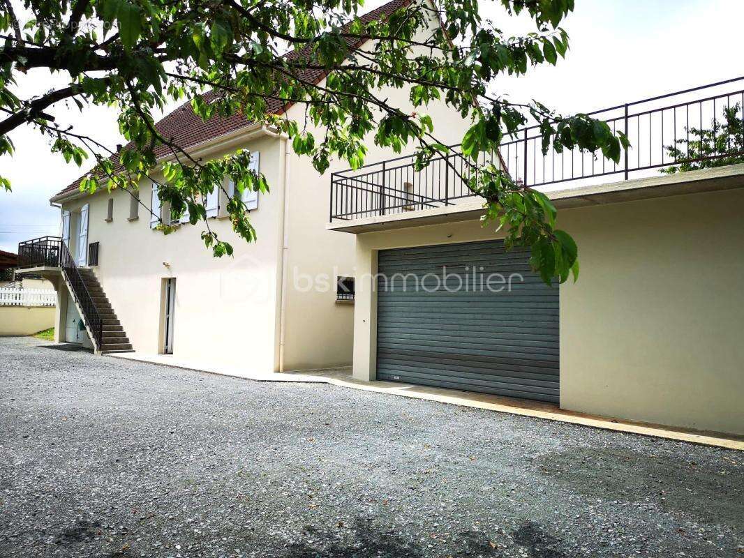 MAISON 8 pièces 186 m² - photo 3