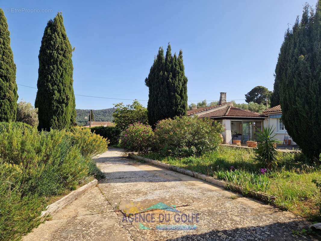 Maison à SAINT-CYR-SUR-MER