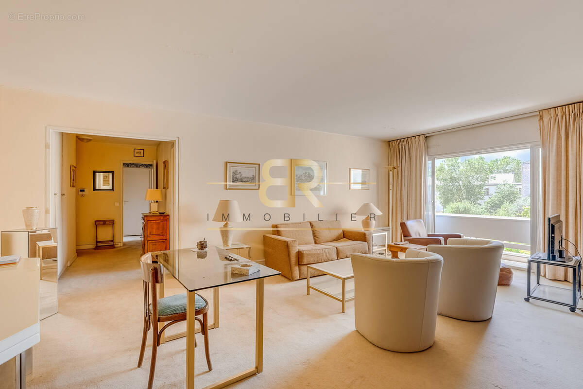 Appartement à PARIS-15E