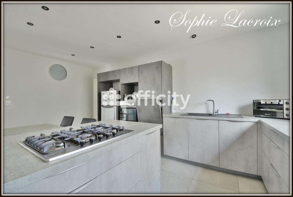 Maison à SALAISE-SUR-SANNE