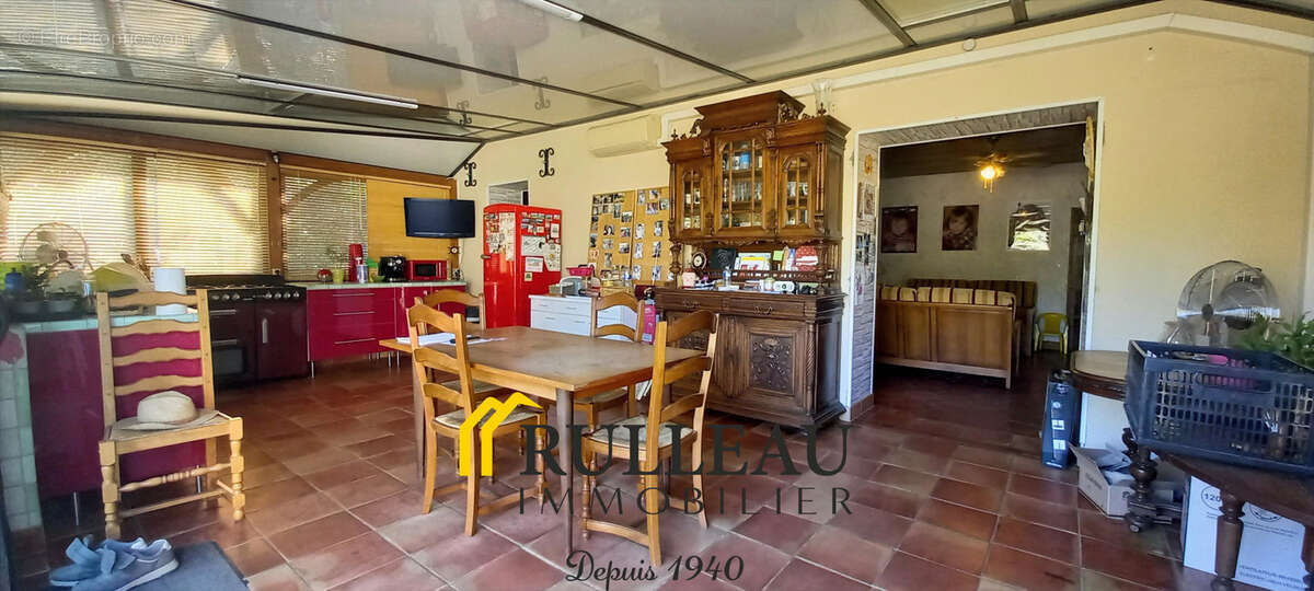 Maison de 186 m2 avec grand terrain de 3 369 m2 à Cartelègue proche des commodités - photo 4