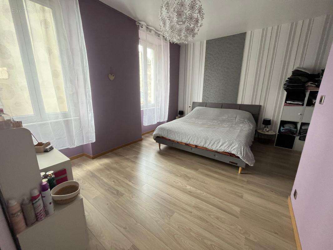 Lucon quartier marche couvert et piscine maison de caractere bourree de charme avec annexes et patio - photo 18