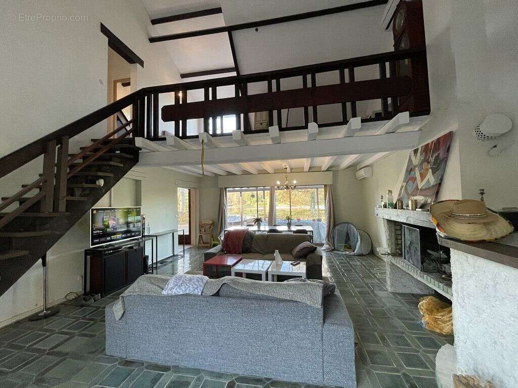 Maison à BAZOCHES-SUR-LE-BETZ