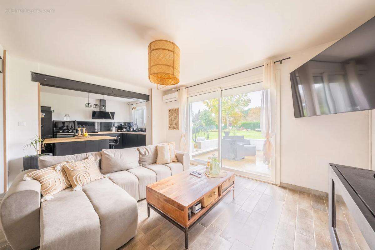 Maison à LES EGLISOTTES-ET-CHALAURES