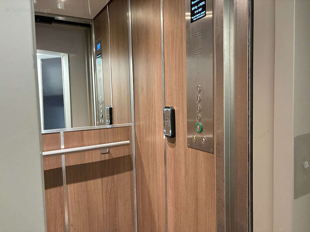 Studio de 15 m² en étage élevé avec ascenseur - photo 9