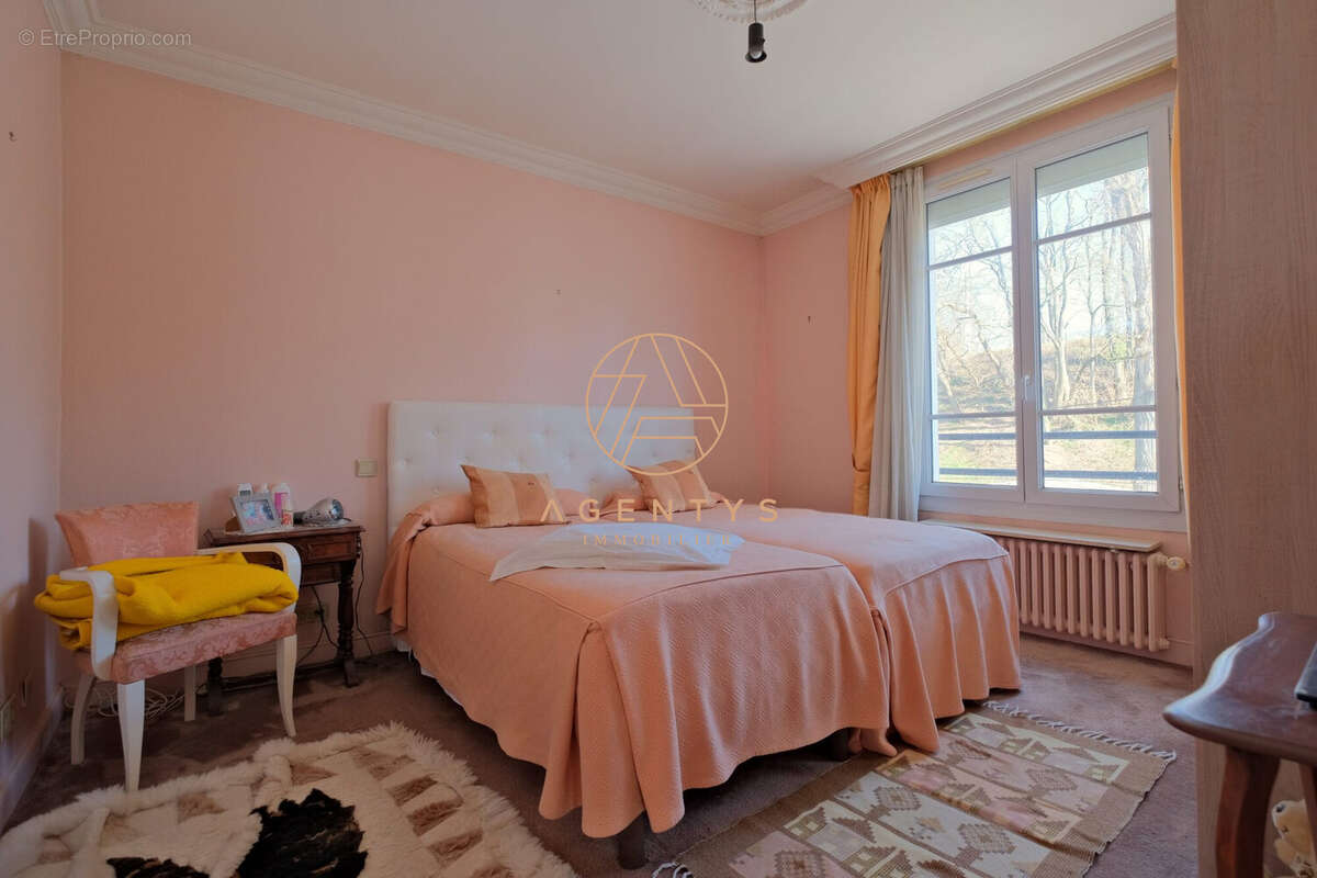 Maison 168 m² à Saint-Maur-Des-Fosses  - photo 8