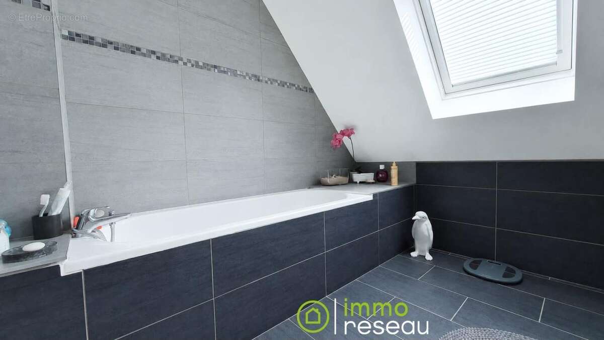 Maison 84 m² à Erquinghem-Lys  - photo 10