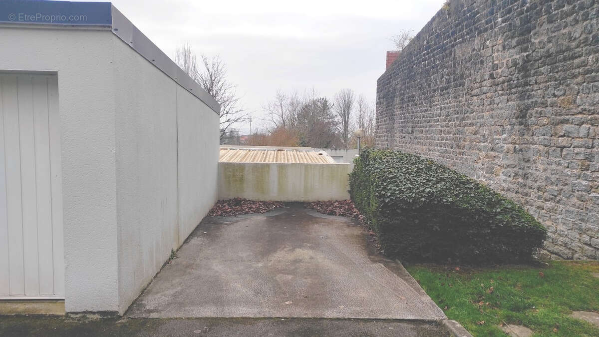 Parking à SAINT-MARTIN-BOULOGNE