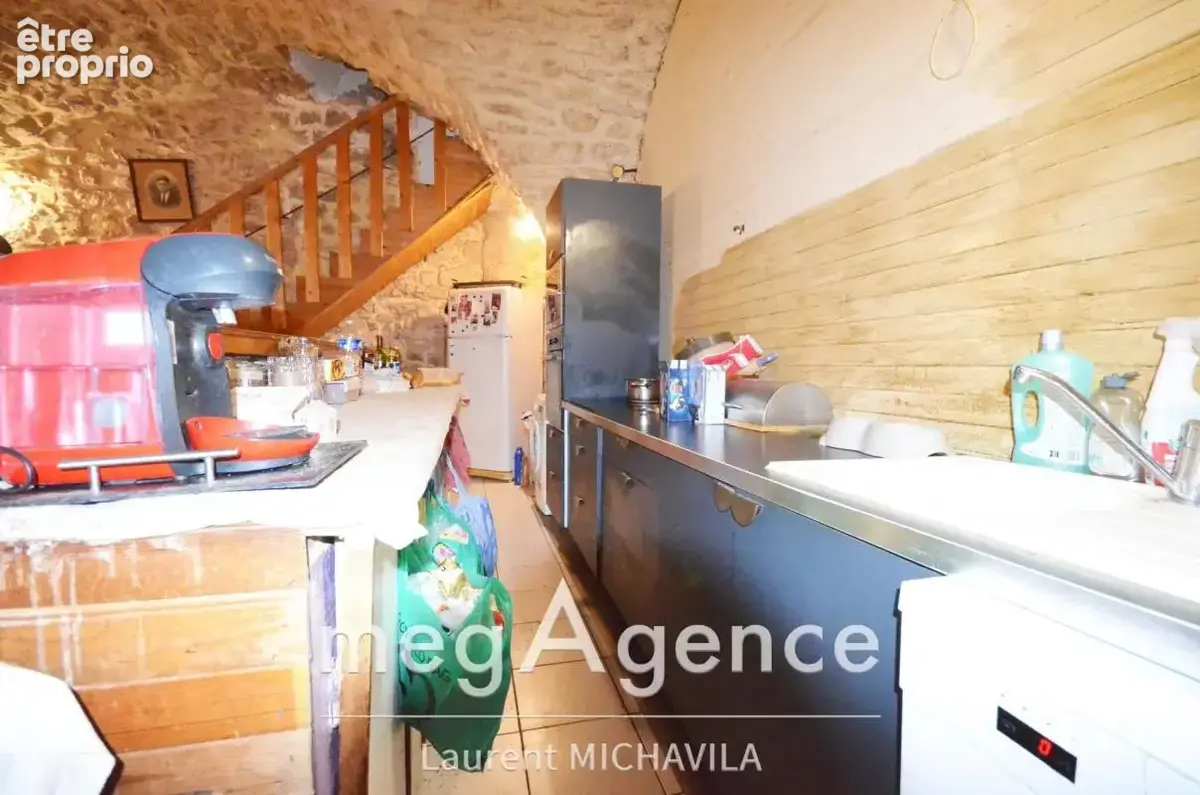 Grande maison de village avec cours à beau potentiel - photo 3