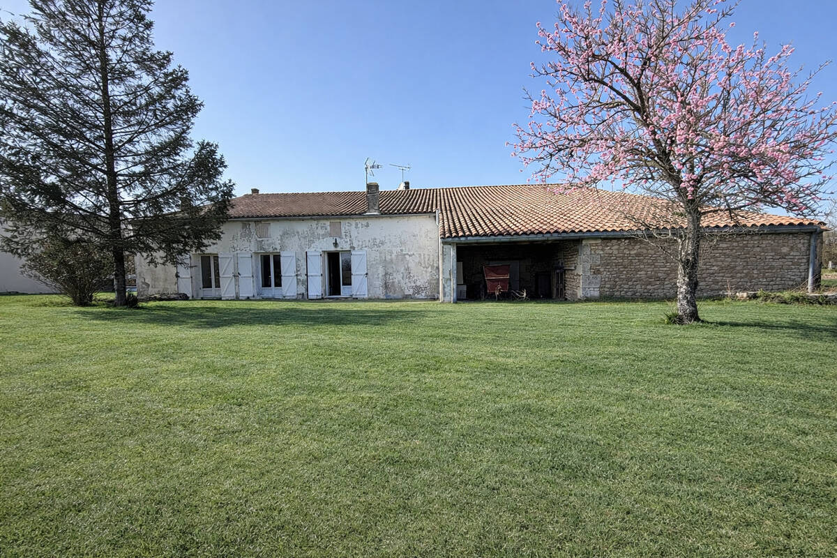 Maison à CHENAC-SAINT-SEURIN-D'UZET