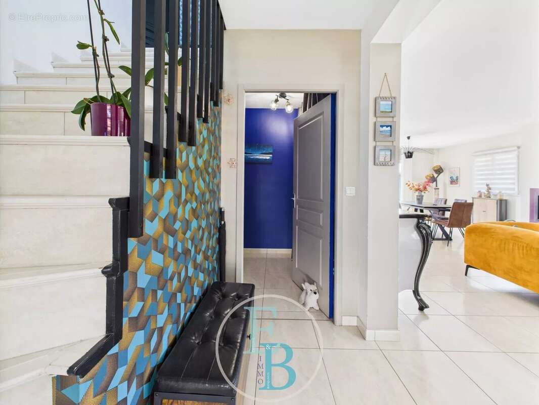 Maison - 235m2 - T8 - photo 6