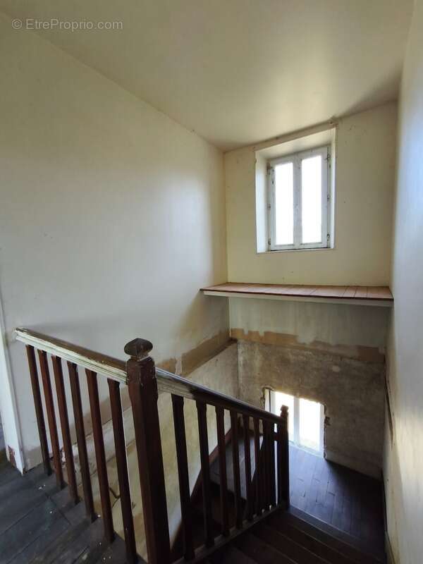 Maison à vendre 105 m² 3 chambres 6 pièces dépendances 6.5 hectares terrain et bois  AIGURANDE (36) - photo 6