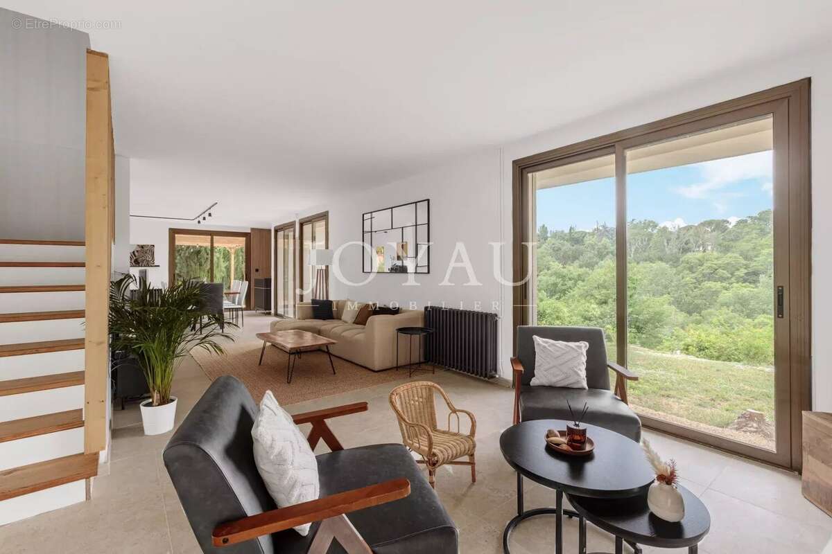 Villa T7 avec garage et jardin - Entièrement rénovée - vue Golf sans vis à vis - photo 3