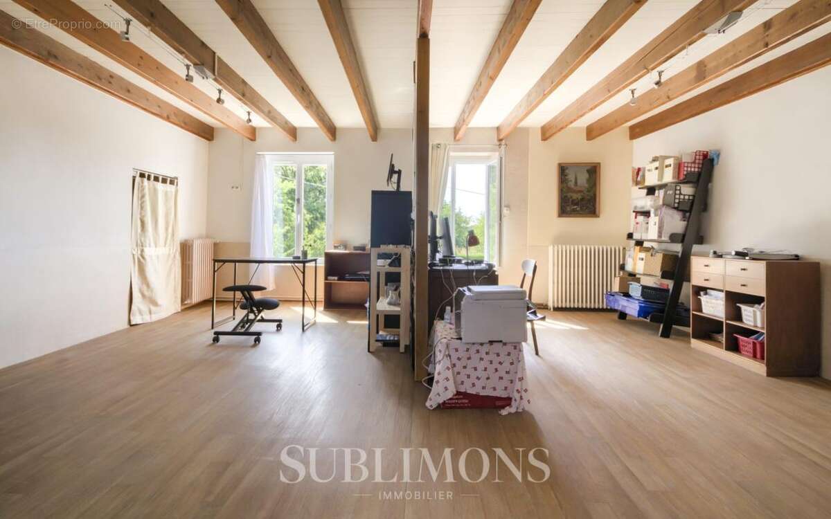 Maison avec dépendance habitable et Hangar - photo 4