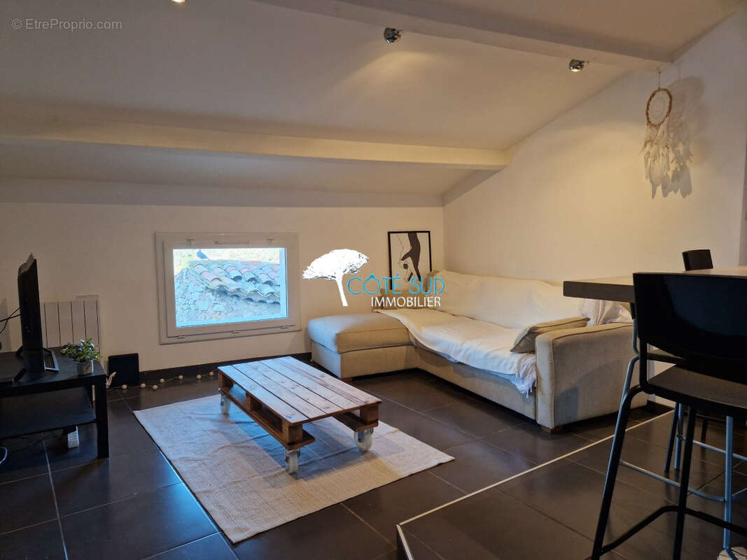 Maison 4 pièces, 3 chambres, entièrement rénovée, en plein coeur de village... - photo 3