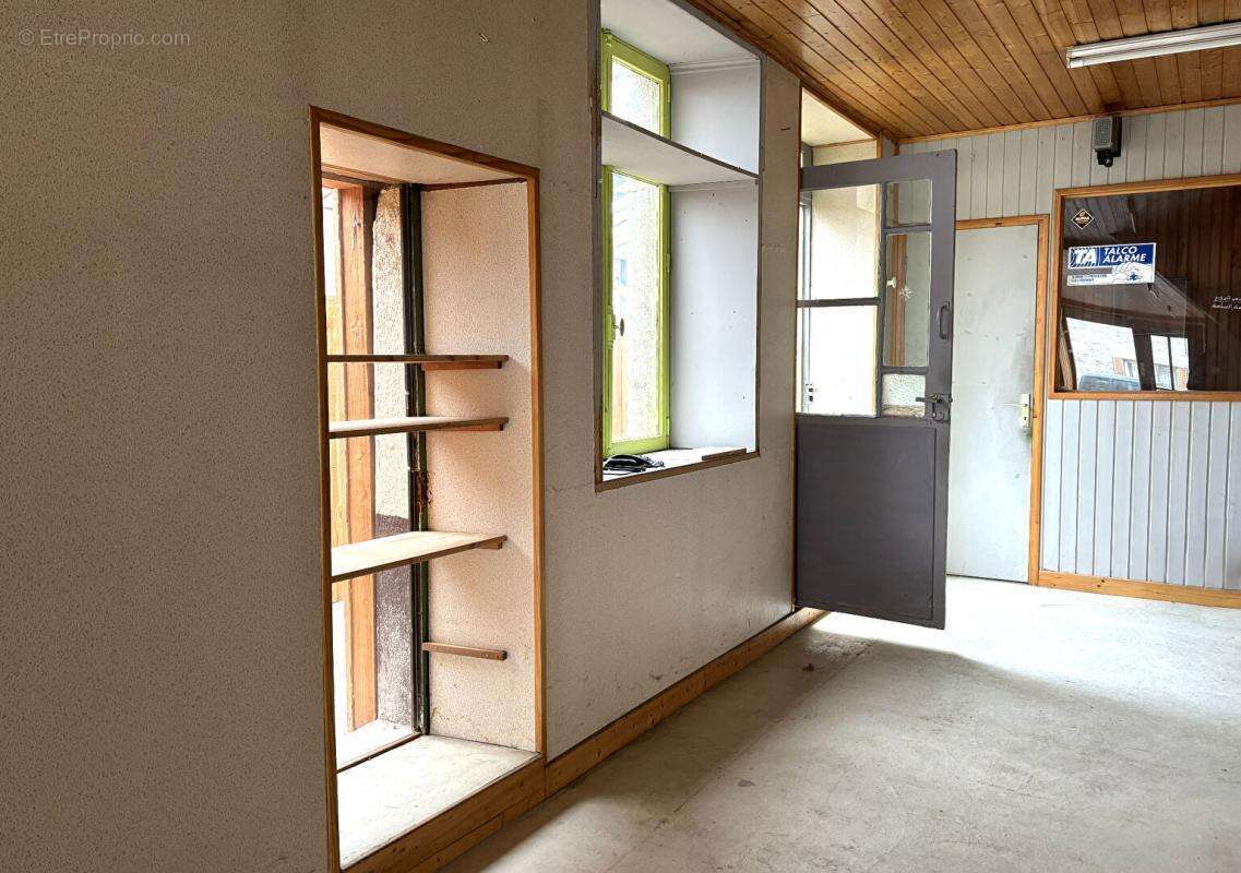 Saint Anthème  63660 immeuble sur trois niveaux plus combles 180 m² - photo 5