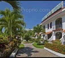 Commerce à MONTHARVILLE