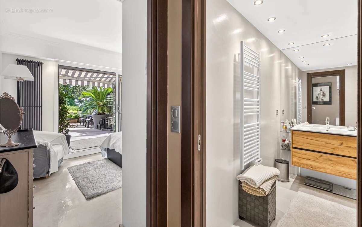 Cannes - palm beach - 3 pieces 54 m² - terrasse 80m² - vue mer - piscine - parking - photo 16