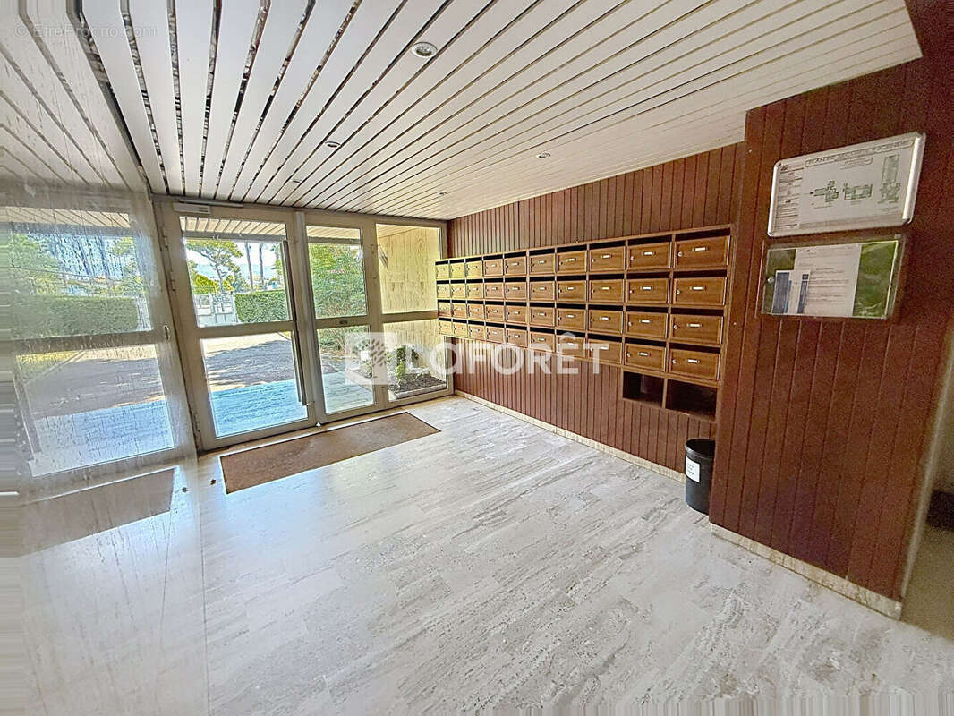 Appartement Marseille 4 pièce(s) 75 m2 SAINT TRONC Résidence le FONTENOY. - photo 8