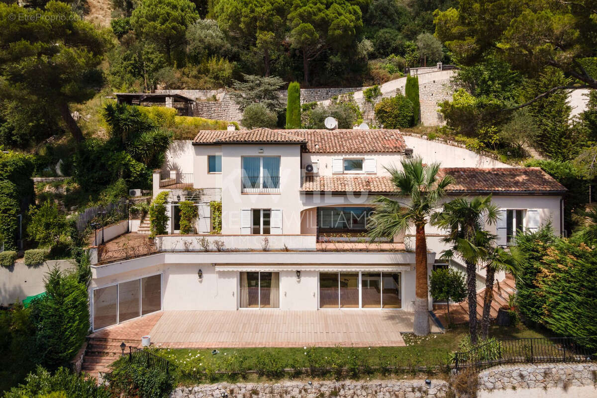 Maison à EZE