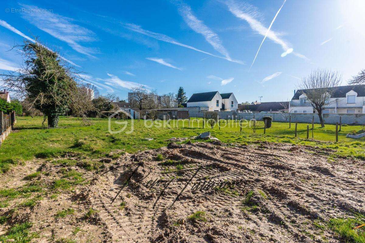 Terrain à NEMOURS