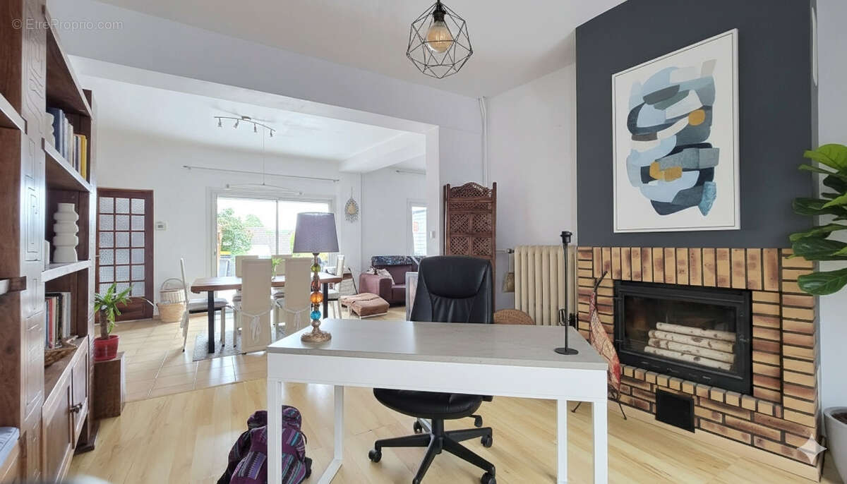 Maison à BRUAY-LA-BUISSIERE