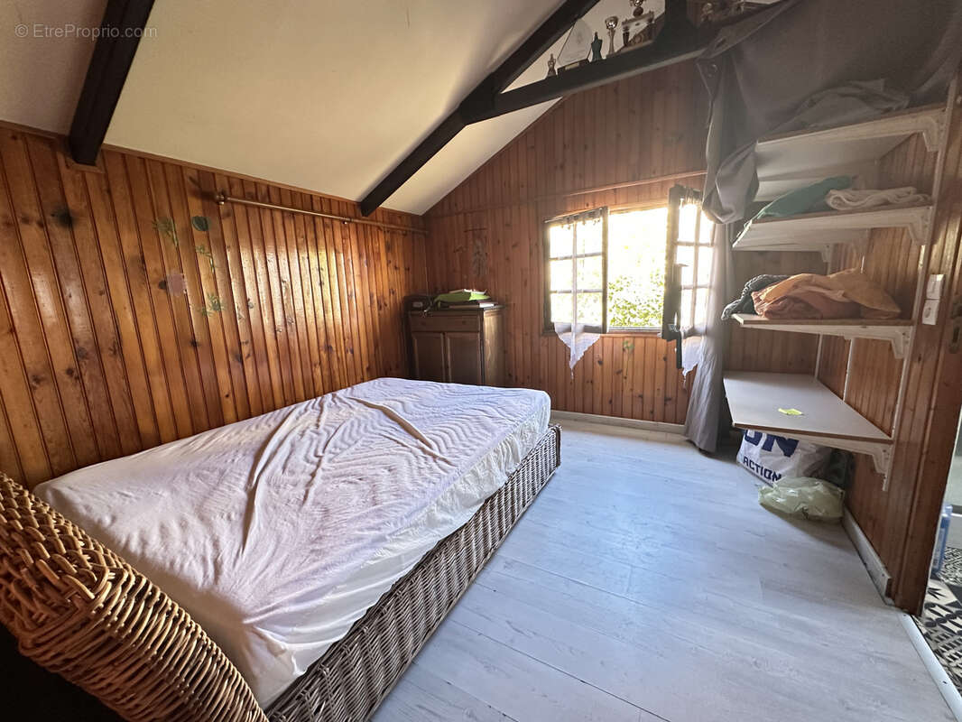 Terrain à SAINT-BIEZ-EN-BELIN