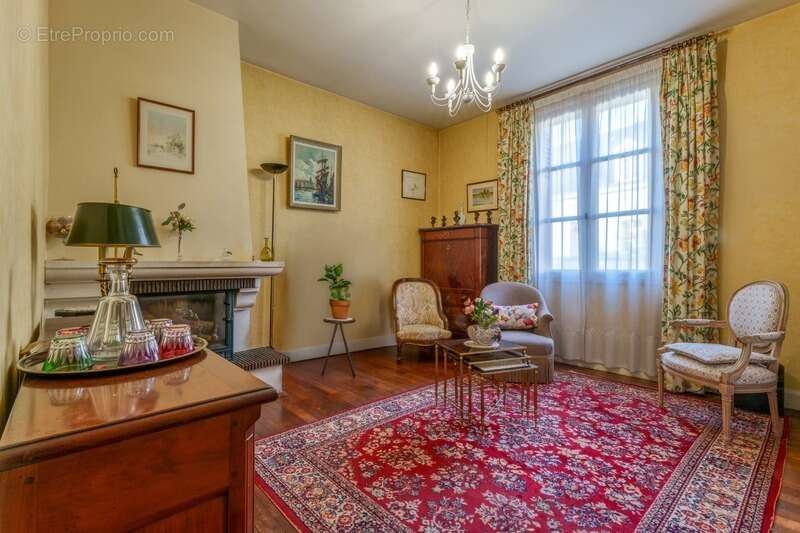 Maison à SAINT-CYR-SUR-LOIRE