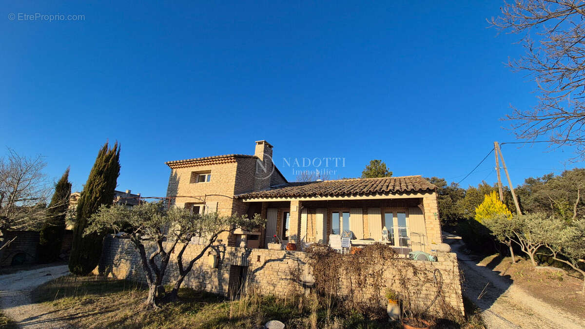 Maison à GORDES