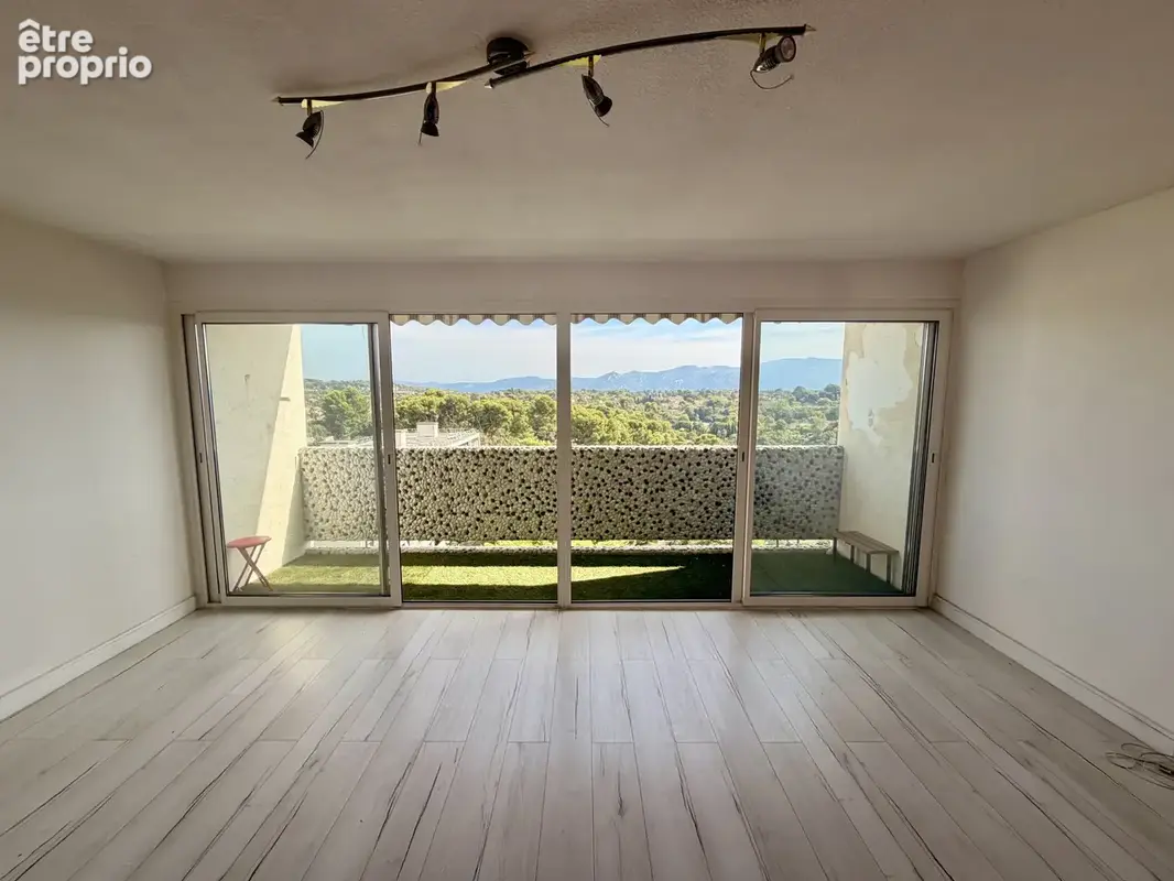 13ème Les Olives ,  Fondacle, T3 de 70 M2 , très bon état avec vue magnifique - photo 3