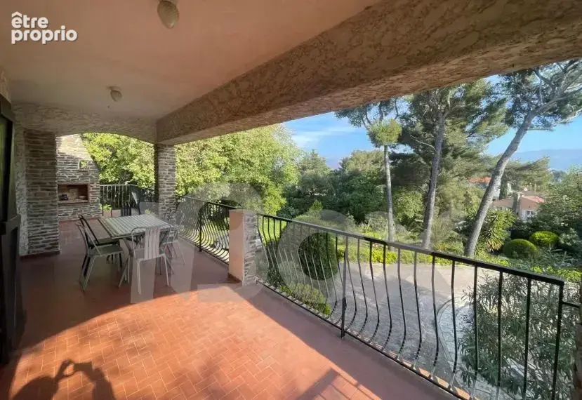 Villa 7 pièces sur 1 932 m2 de terrain avec piscine   Mer à pied - photo 17