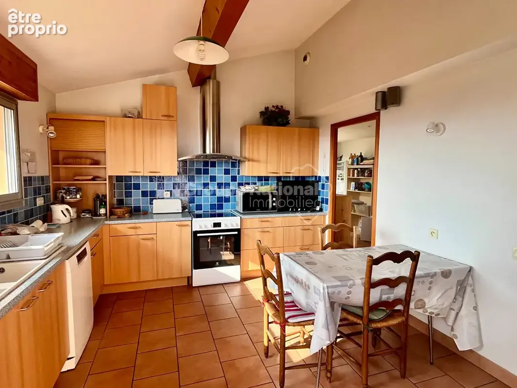 Maison avec vue, Villeneuve-Les-Avignon 7 pièce(s) 268.99 m2  sur terrain de1369 m2 avec piscine et double garage - photo 9