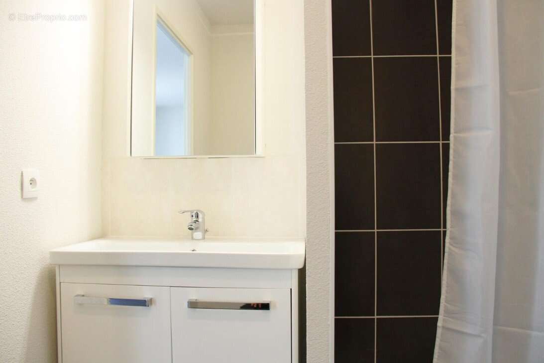 INVESTISSEMENT LOCATIF  MARSEILLE 3EME ARRONDISSEMENT  Résidence étudiante Nexity Studea Croix d'Azur - 6,84 % de rentabilité - photo 6