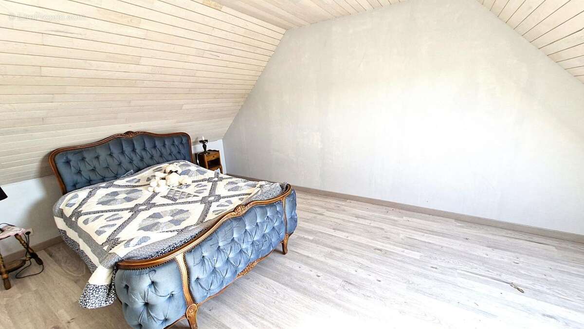 Maison traditionnelle avec garage et beau jardin clos - photo 11