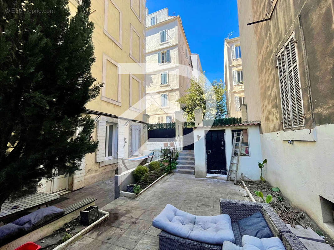 Appartement à MARSEILLE-4E