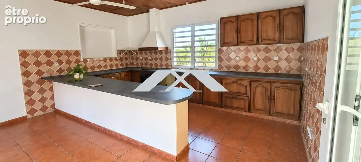 Maison 5 pièces 127 m² à vendre à Saint-Louis (97421) - photo 2
