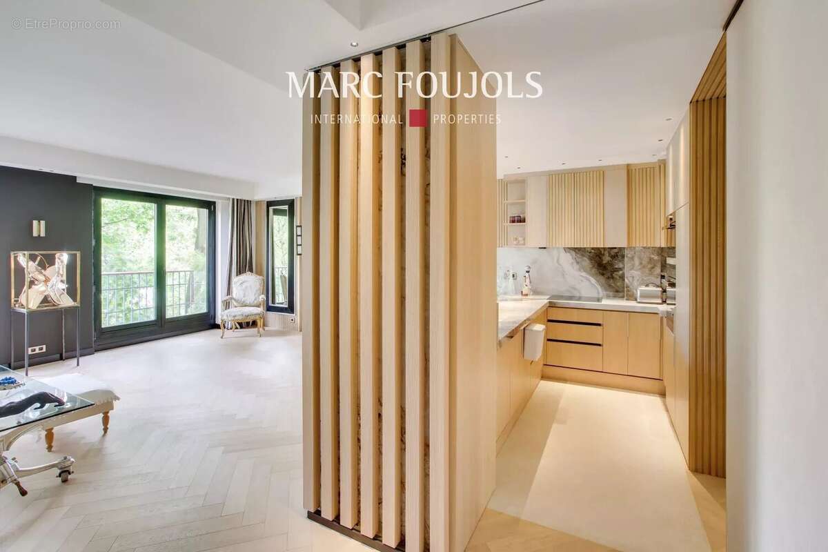 Appartement à PARIS-16E