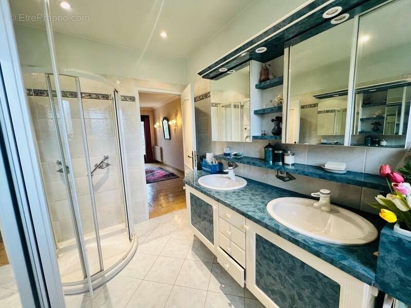 Maison 153m² - 5 chambres -sous sol - Jardin - Châtellerault - photo 11