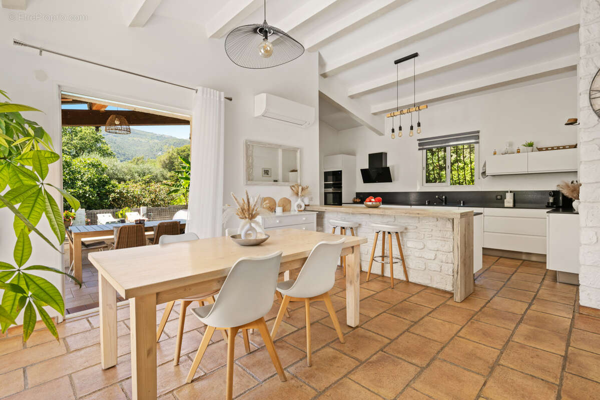 Maison à TOURRETTES-SUR-LOUP