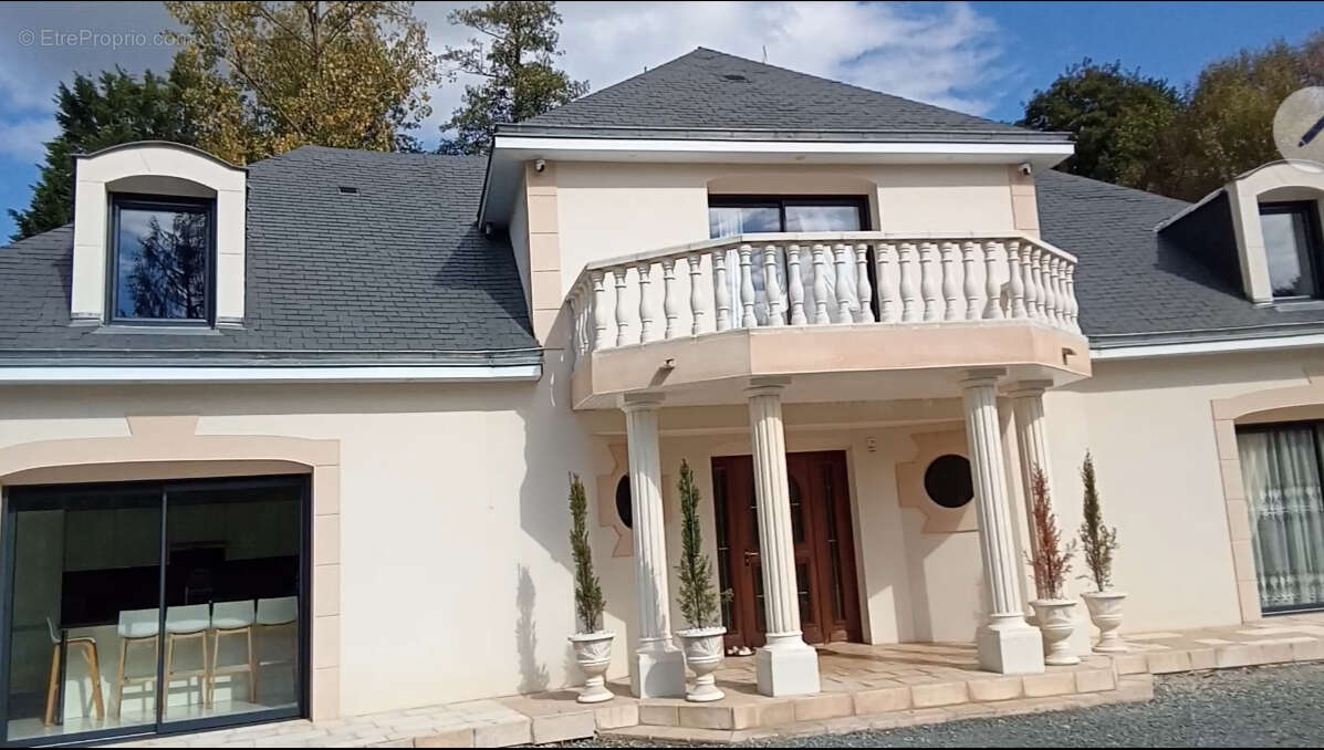 Maison à LE GENEST-SAINT-ISLE