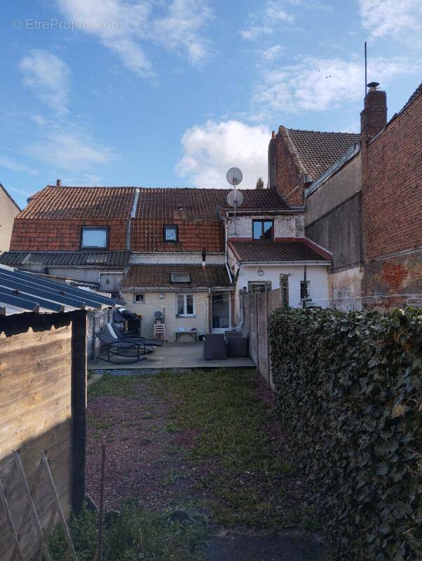 Maison à FRUGES