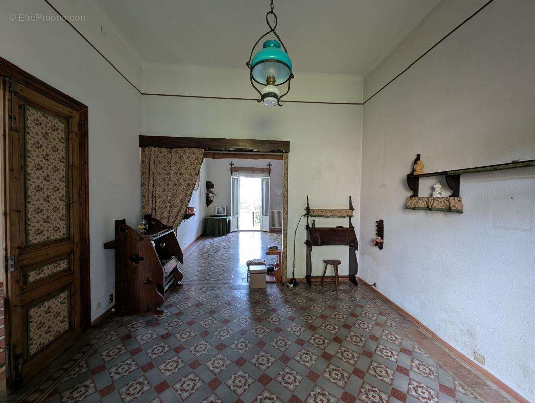 Maison à MONTBAZIN