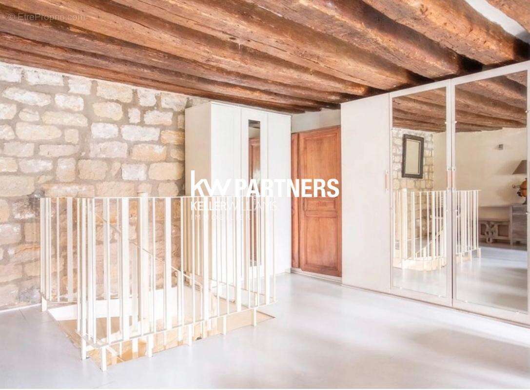 Appartement à PARIS-3E