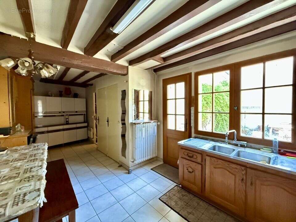 Belle demeure bourgeoise à Vendre au coeur de Donnemarie - photo 5