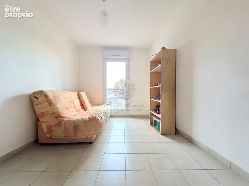 Appartement T4 de 91 m2 en plein centre de Vernaison avec terrasse, cave et garage double - photo 8