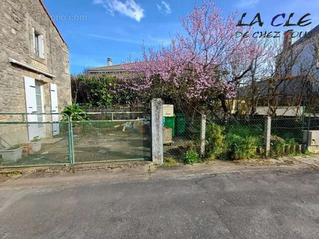 Maison à COULONGES-SUR-L&#039;AUTIZE