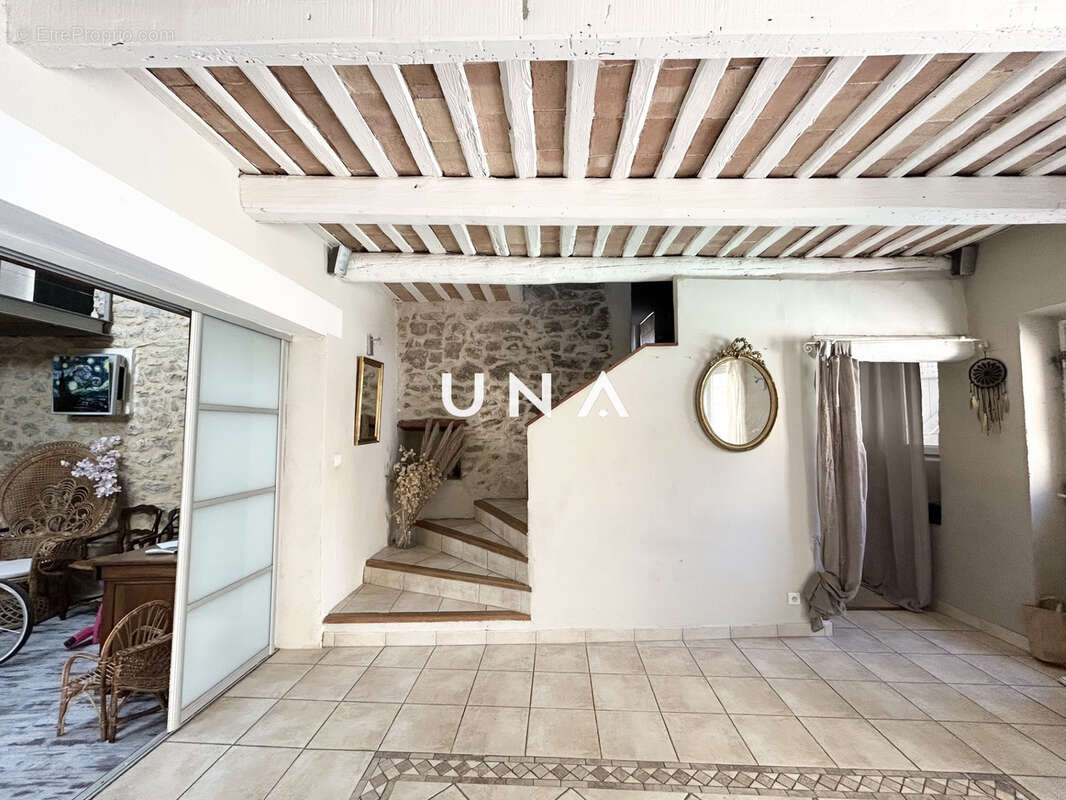 Maison à LAUDUN-L'ARDOISE
