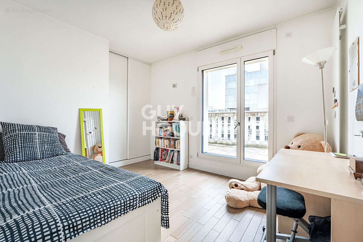 Appartement à LEVALLOIS-PERRET