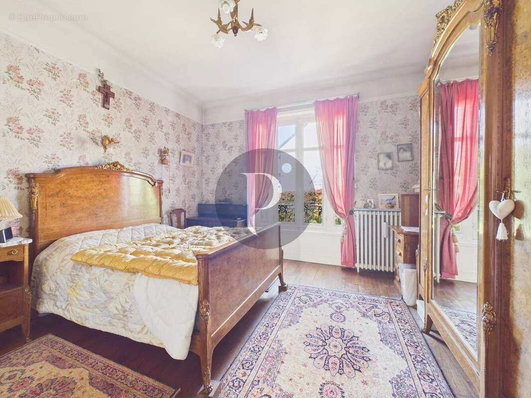 Maison à VERRIERES-LE-BUISSON