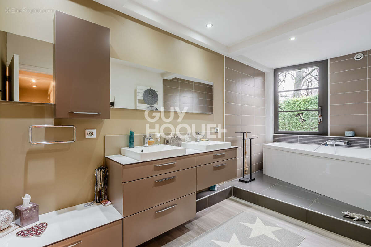 Appartement à SAINTE-FOY-LES-LYON